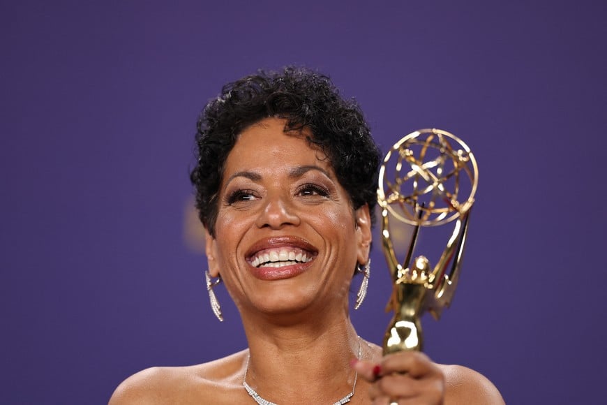 Liza Colon-Zayas poses with the Outstanding Supporting Actress in a Comedy Series for "The Bear" at the 76th Primetime Emmy Awards in Los Angeles, California, U.S., September 15, 2024. REUTERS/Mike Blake