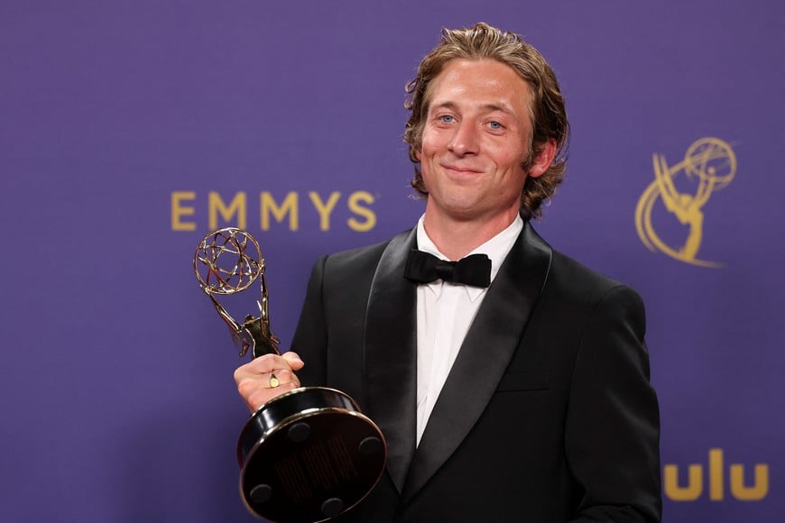 Jeremy Allen White poses with Outstanding Lead Actor in a Comedy Series Award for "The Bear" at the 76th Primetime Emmy Awards in Los Angeles, California, U.S., September 15, 2024. REUTERS/Mike Blake