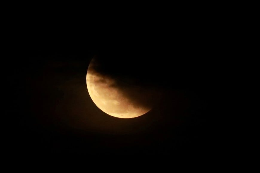 A supermoon, the biggest and brightest full moon of the year, coincides with a total lunar eclipse over the skies of Bangkok, Thailand May 26, 2021. REUTERS/Soe Zeya Tun