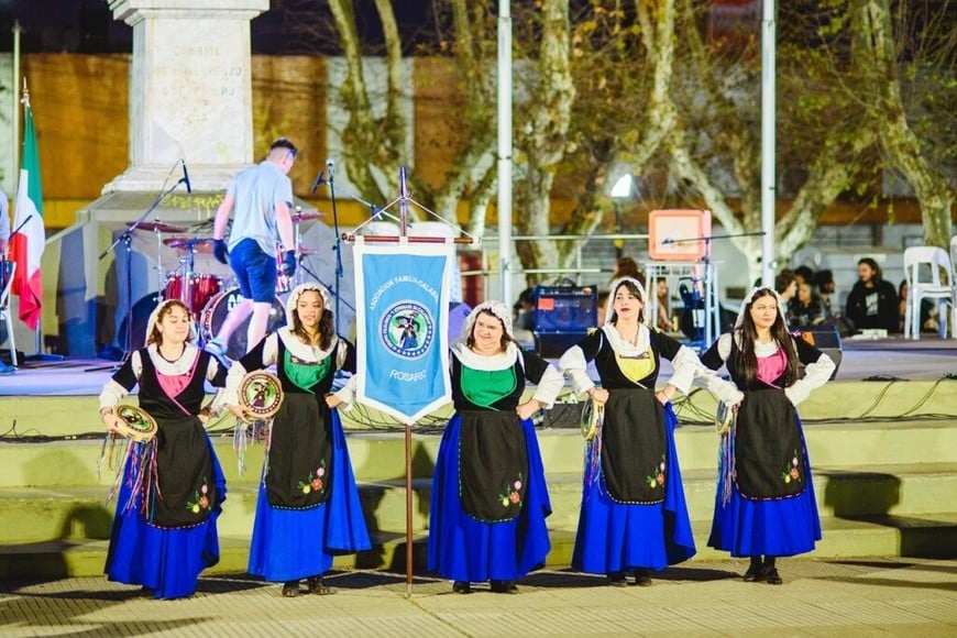 “En una tarde espectacular, es una celebración maravillosa de la cultura, la gastronomía y el arte italiano, que es una fusión con la cultura argentina, porque las raíces de una gran parte de la población de San Lorenzo y de esta Pampa gringa están en Italia”, señaló.