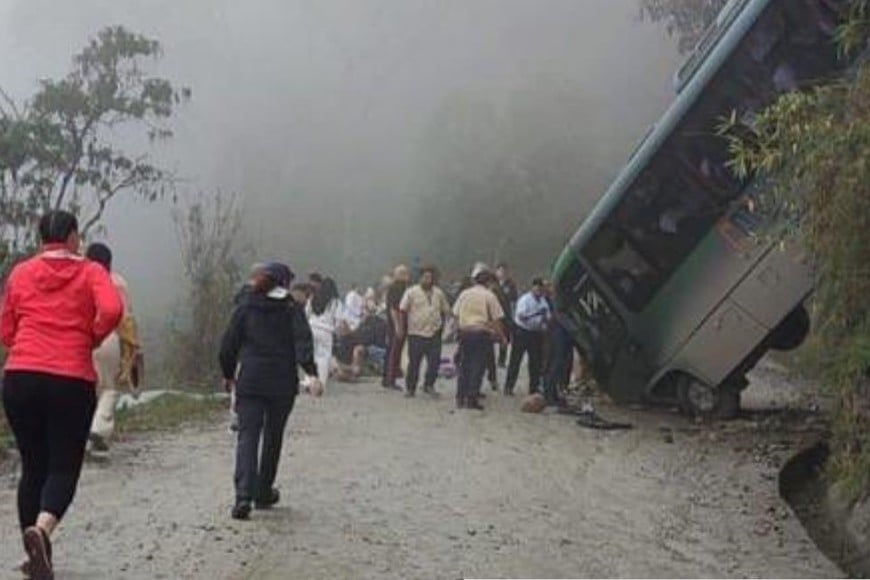 Varios turistas fueron atendidos al costado de la ruta. Los heridos de gravedad fueron trasladados hasta el centro de salud más cercano