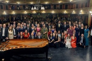 El Coro Polifónico Provincial, dependiente del Ministerio de Cultura de Santa Fe y dirigido por la Maestra Virginia Bono, realizará su concierto “63 Aniversario” de la temporada 2024.