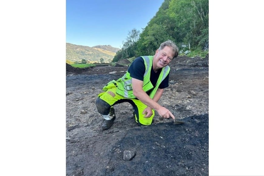 La excavación se realizó donde un agricultor local planeaba construir un camino en su propiedad. Créditos: gentileza Arkeologisk museum, Universitetet i Stavanger