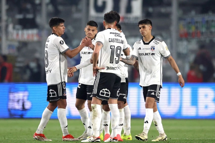 Soccer Football - Copa Libertadores - Quarter Final - First Leg - Colo Colo v River Plate - Estadio Monumental, Santiago, Chile - September 17, 2024 
Colo Colo players react after the match REUTERS/Ivan Alvarado