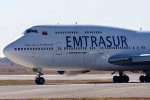 El gobierno chavista argumentó su persecución contra el presidente argentino en el marco de la incautación del avión de carga Boeing 747 que fue embargado por Estados Unidos en colaboración con Argentina en 2023.