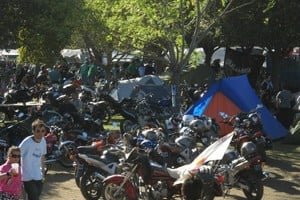 Motociclistas de diversos y hasta lejanos lugares visitan anualmente el encuentro.