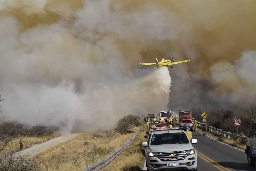 Cuatro nuevos incendios se desarrollaban esta tarde en las ciudades cordobesas de Capilla del Monte, Río Segundo y Río Cuarto, al tiempo que hay evacuados en cercanías al cerro Las Gemelas.