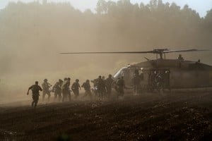 Israel's military evacuate injured people by helicopter after an anti-tank missile was fired into Israel from Lebanon, amid cross-border hostilities between Hezbollah and Israel, near Israel's border with Lebanon in northern Israel September 19, 2024. REUTERS/Ayal Margolin
ISRAEL OUT. NO COMMERCIAL OR EDITORIAL SALES IN ISRAEL