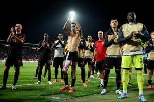 Soccer Football - Champions League - Crvena Zvezda v Benfica - Rajko Mitic Stadium, Belgrade, Serbia - September 19, 2024
Benfica's Angel Di Maria with teammates celebrate after the match REUTERS/Marko Djurica