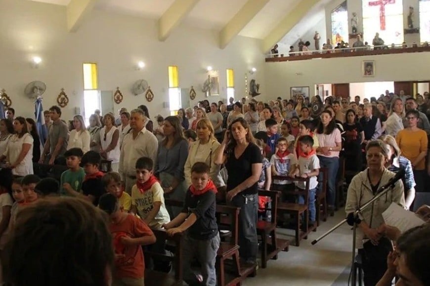 Una misa muy concurrida la celebrada en la mañana de este jueves en la iglesia local. Crédito: Municipalidad de San Genaro.