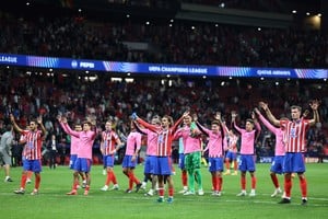 Soccer Football - Champions League - Atletico Madrid v RB Leipzig - Civitas Metropolitano, Madrid, Spain - September 19, 2024
Atletico Madrid's Antoine Griezmann celebrates with teammates after the match REUTERS/Violeta Santos Moura