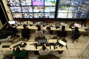 La conectividad que ofrecerá la fibra óptica permitirá optimizar el trabajo articulado entre el centro de videovigilancia actual, en el Palacio Municipal, y la nueva base de operaciones, en Barranquitas.