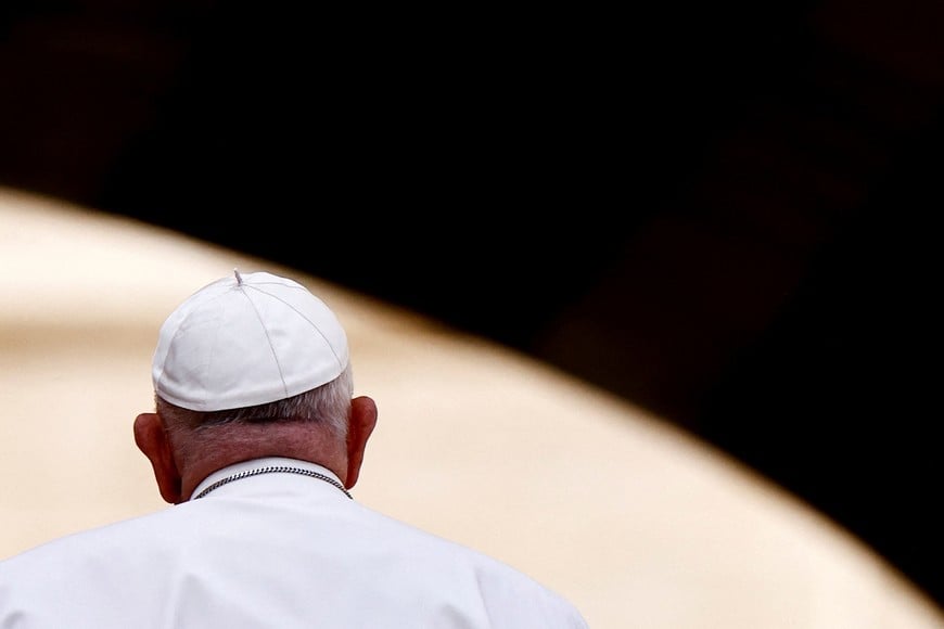 Pope Francis leaves after attending the weekly general audience, in St. Peter's Square at the Vatican, September 18, 2024. REUTERS/Yara Nardi     TPX IMAGES OF THE DAY