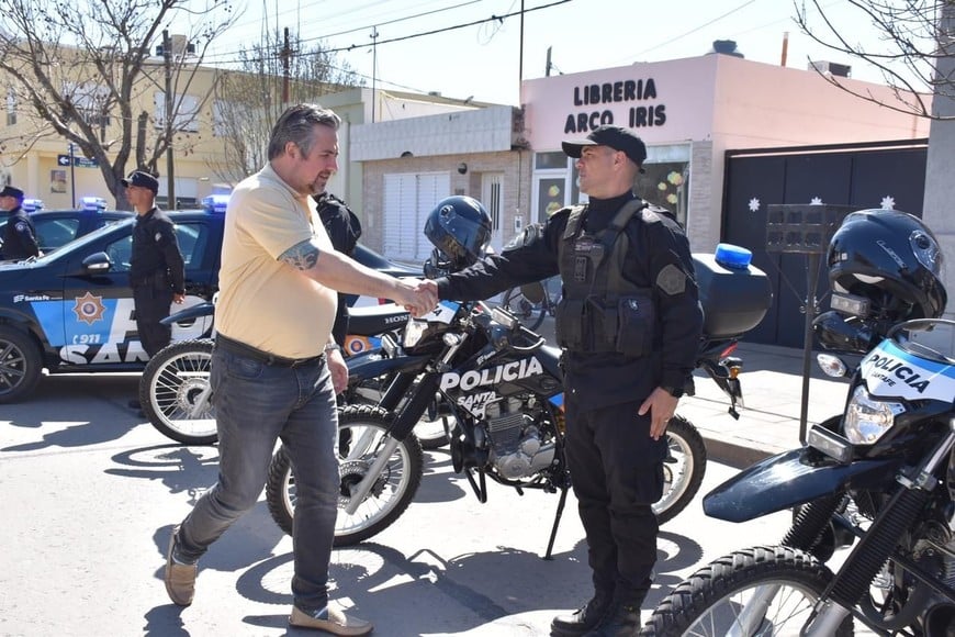 Con el objetivo de equipar a la Policía santafesina, el gobierno provincial adquirió, en 9 meses de gestión, 940 patrulleros y 500 motos.