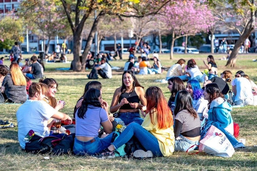 "Y para este sábado vamos a estar con eventos, con todas las muestras de talleres y diferentes propuestas que tenemos en nuestro Galpón de las Juventudes, más algunas bandas que se van a estar sumando", añadió.