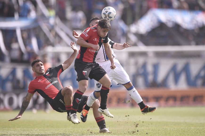 Ajustado encuentro en el estadio Tres de Febrero. Crédito: Matías Nápoli