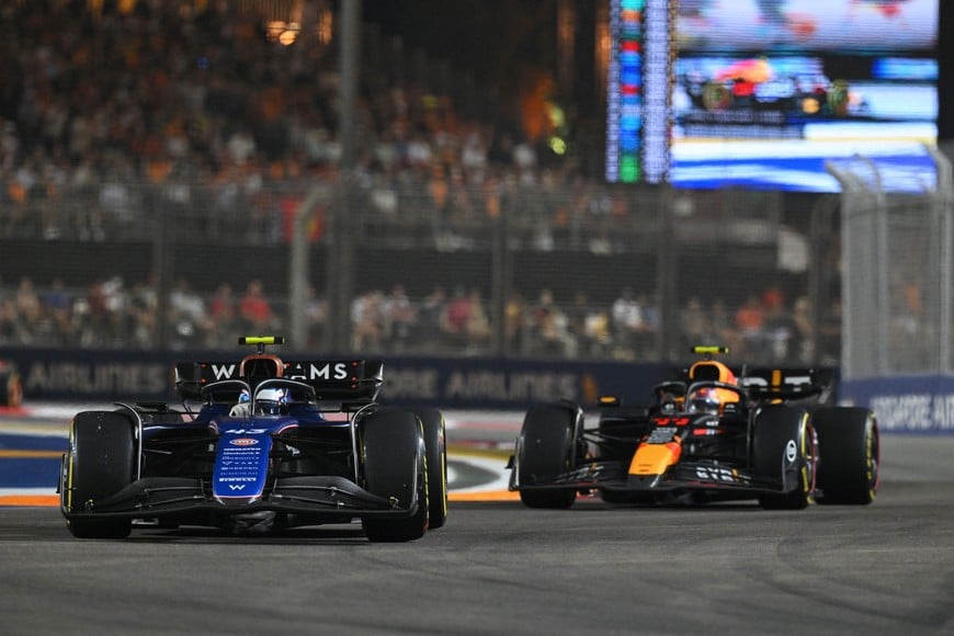 Formula One F1 - Singapore Grand Prix - Marina Bay Street Circuit, Singapore - September 22, 2024
Williams' Franco Colapinto and Red Bull's Sergio Perez in action during the race REUTERS/Caroline Chia