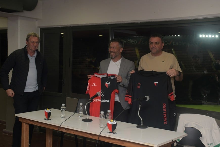 El Club Colón presentó nuevo DT. y secretario Deportivo