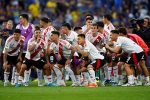 Soccer Football - Argentina Primera Division - Boca Juniors v River Plate - Estadio La Bombonera, Buenos Aires, Argentina - September 21, 2024
River Plate players celebrate after the match REUTERS/Pedro Lazaro Fernandez