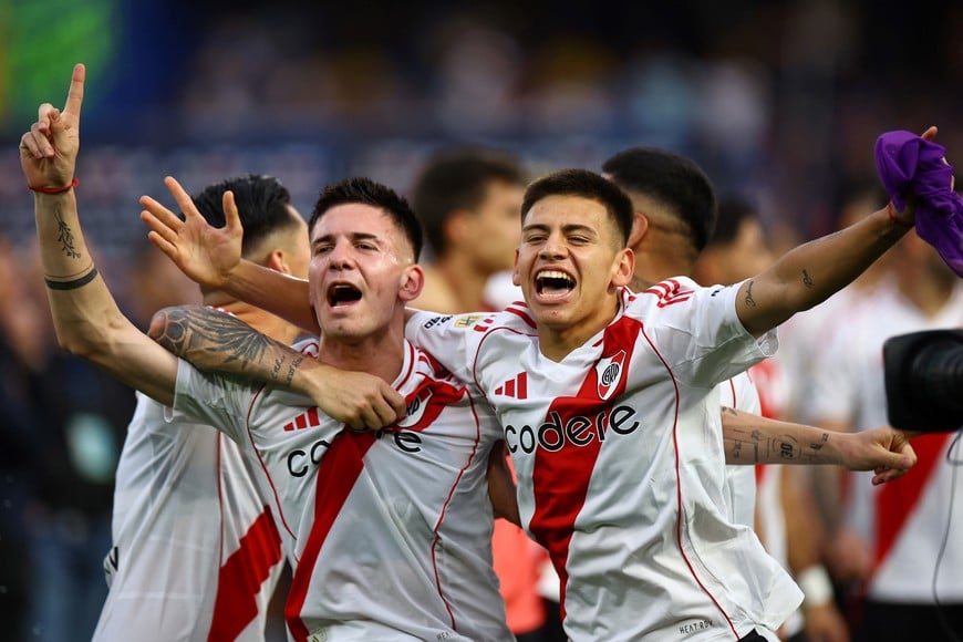 Soccer Football - Argentina Primera Division - Boca Juniors v River Plate - Estadio La Bombonera, Buenos Aires, Argentina - September 21, 2024
River Plate's Claudio Echeverri and Franco Mastantuono celebrate after the match REUTERS/Agustin Marcarian