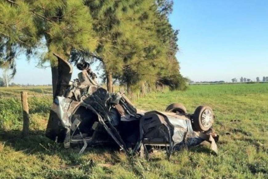 Así quedó el auto aquel 27 de diciembre del 2020, a 6 km de Suardi.  Foto: Mirador Provincial