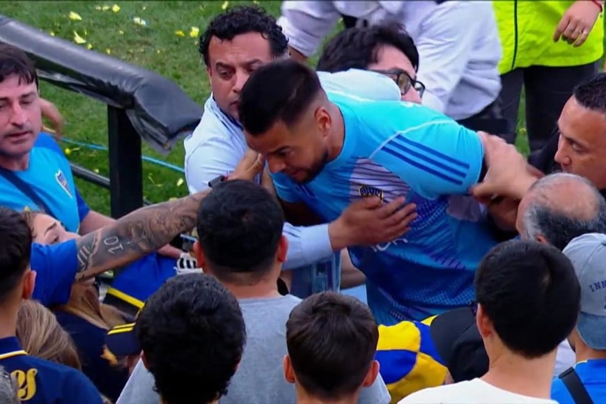 Sergio Romero se disculpó con Riquelme tras la sanción de dos partidos recibida de parte de la dirigencia boquense por los incidentes tras la derrota de Boca en la Bombonera frente a River por 1 a 0.