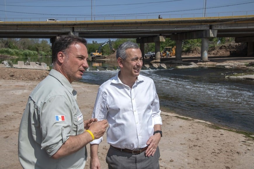 El funcionario provincial remarcó que la obra, con una inversión de más de 21 mil millones de pesos, permitirá “dar una solución de fondo a la retrogradación, al retroceso y al desmoronamiento histórico que tiene la cascada del Saladillo”.