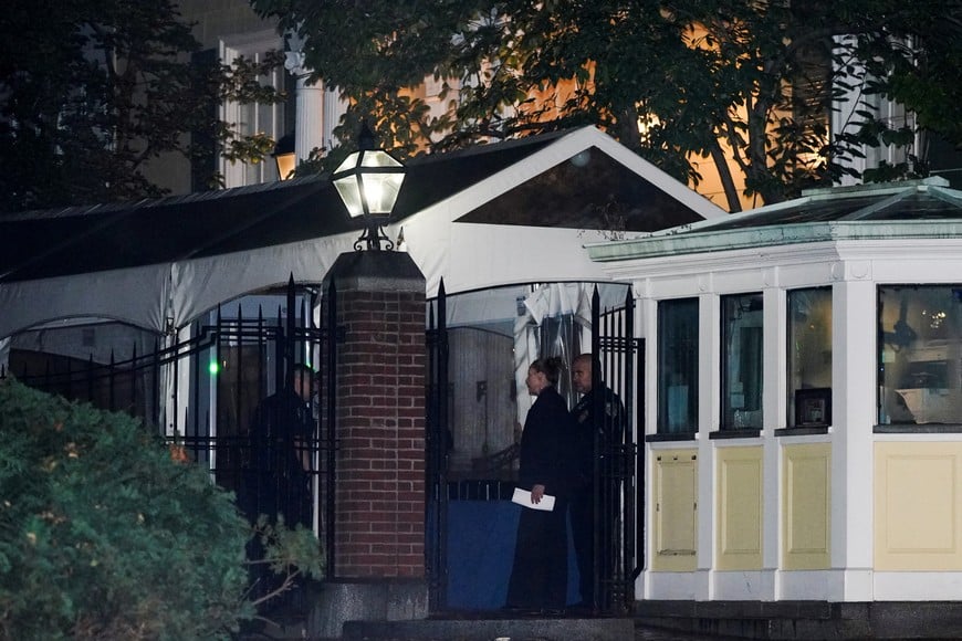 NYPD officers stand watch outside Gracie Mansion, the official residence of New York City Mayor Eric Adams, amid reports that he will be charged with federal crimes in New York City, U.S., September 26, 2024. REUTERS/Bing Guan