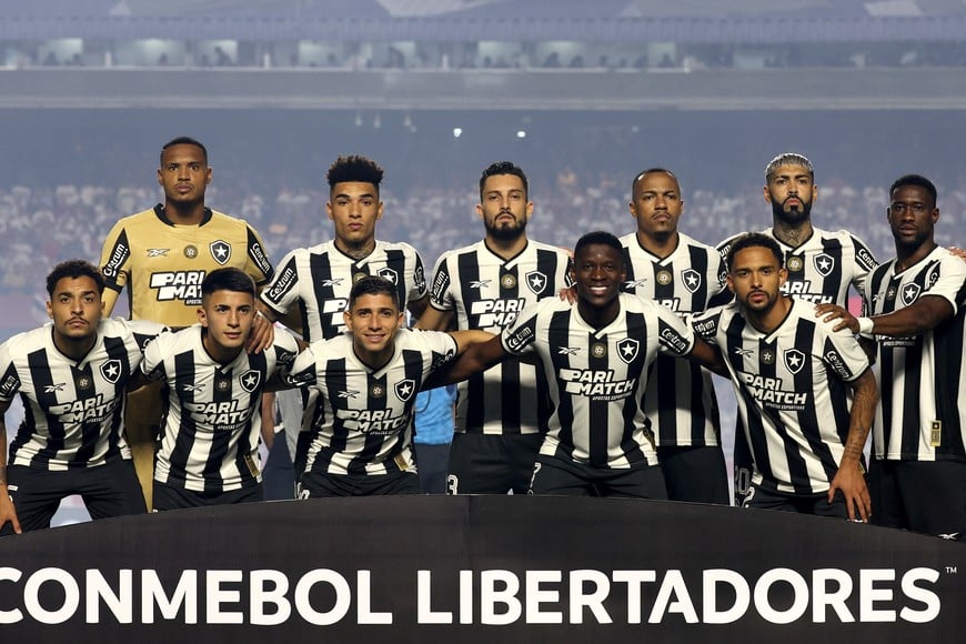 Copa Libertadores - Quarter finals - Second Leg - Sao Paulo v Botafogo - Estadio Morumbi, Sao Paulo, Brazil - September 25, 2024
Botafogo players pose for a team group photo before the match REUTERS/Amanda Perobelli