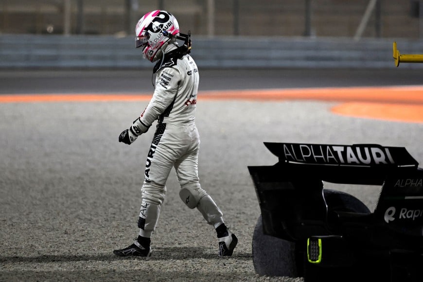 Formula One F1 - Qatar Grand Prix - Lusail International Circuit, Lusail, Qatar - October 7, 2023
AlphaTauri's Liam Lawson walks away from his car after crashing out during the sprint race REUTERS/Hamad I Mohammed