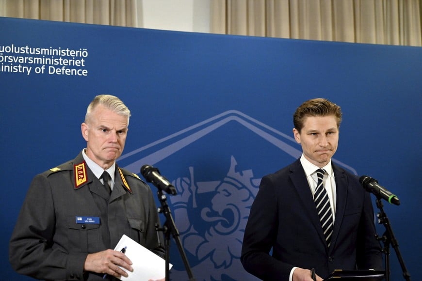 Finnish Defence Ministeri Antti Hakkanen and Commander of the Finnish Army Lieutenant General Pasi Valimaki attend a press conference, as defence administration of Finland proposes Mikkeli, the town where the Finnish Army Command is based, as the location for NATO's Multi Corps Land Component Command, in Helsinki, Finland, September 27, 2024. Lehtikuva/Emmi Korhonen via REUTERS      ATTENTION EDITORS - THIS IMAGE WAS PROVIDED BY A THIRD PARTY. NO THIRD PARTY SALES. NOT FOR USE BY REUTERS THIRD PARTY DISTRIBUTORS. FINLAND OUT. NO COMMERCIAL OR EDITORIAL SALES IN FINLAND.