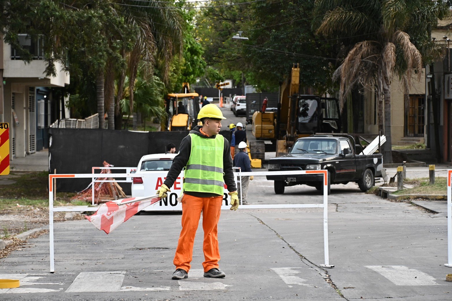 Corte de arteria en la ciudad de Santa Fe. Calle Alberdi en barrio Candioti Sur estará cerrada al tránsito hasta fin de año por trabajos de ASSA. La empresa prestataria del servicio de agua y cloaca inició tareas de ampliación del segundo frente correspondiente al tendido y a la cañería de desagüe de la planta de Ituzaingó al 1500. En esta ocasión, el corte será desde Avenida Alem hasta Calchines.
