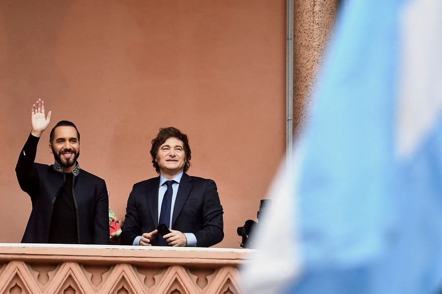 Argentina's President Javier Milei stands next to El Salvador's President Nayib Bukele as he waves from a balcony of the Casa Rosada Government House after a meeting, in Buenos Aires, Argentina September 30, 2024. REUTERS/Cristina Sille