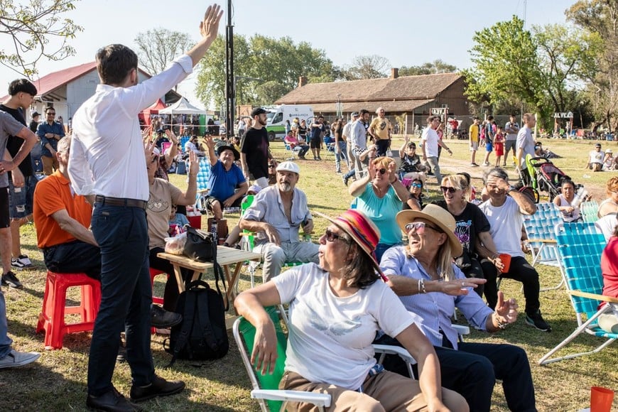 Por la tarde, el gobernador participó de las Fiestas Patronales de Alvear en honor a la Virgen de la Merced.