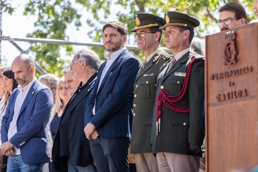 Pullaro, visitó este domingo las ciudades de Casilda (departamento Caseros), donde participó del 117° aniversario de la declaratoria de ciudad; y de las fiestas patronales de Alvear (departamento Rosario) y Los Cardos (departamento San Martín).
Foto: Gentileza