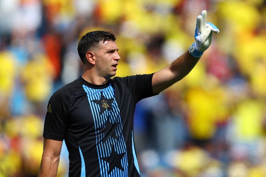 Soccer Football - World Cup - South American Qualifiers - Colombia v Argentina - Estadio Metropolitano, Barranquilla, Colombia - September 10, 2024
Argentina's Emiliano Martinez during the warm up before the match REUTERS/Luisa Gonzalez