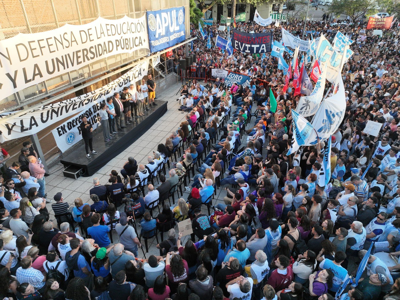 Un acto colmado en El Molino