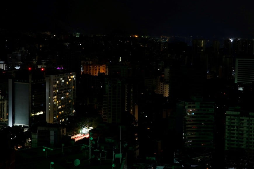 A view of the city during a blackout in Caracas, Venezuela March 27, 2019. REUTERS/Carlos Garcia Rawlins Venezuela Caracas  venezuela crisis economica y social apagon corte de luz electricidad masivo