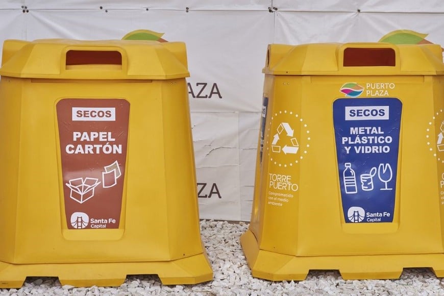 Estos son las campanas de recolección sin atención personalizada. Foto: Guillermo Di Salvatore.