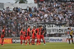 Tarde de fútbol en el Gigante de La Avenida. Crédito: José Luis Suerte