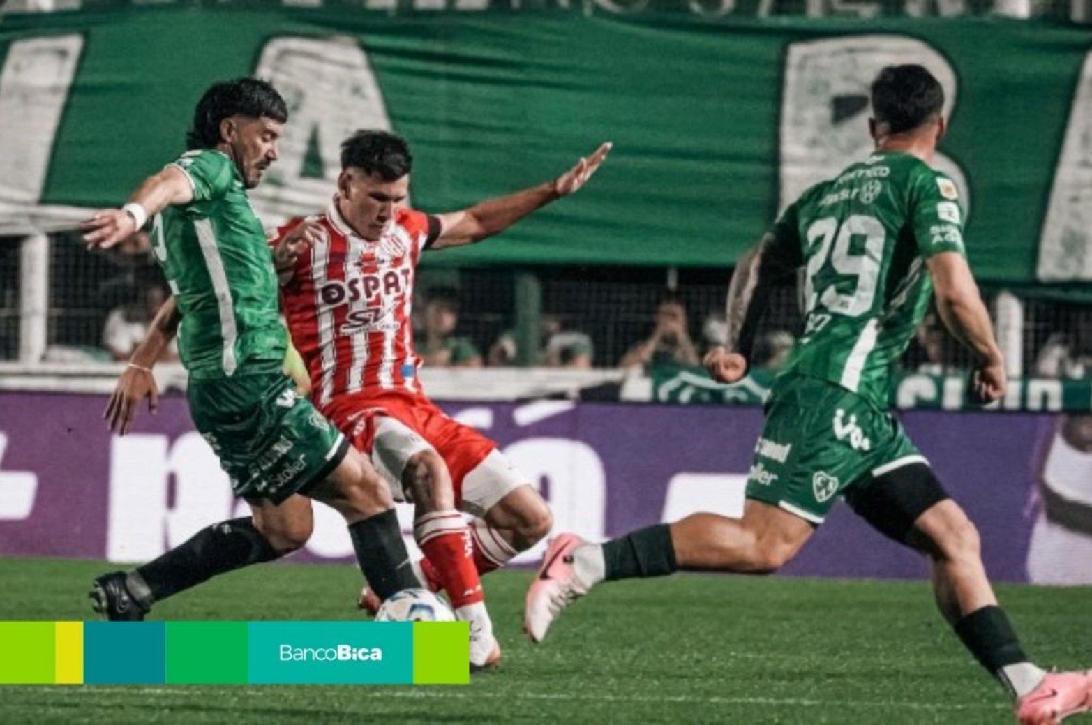 Unión vs. Central Córdoba. Foto: Manuel Fabatía.