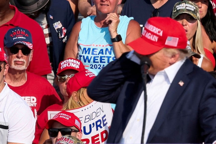 FILE PHOTO: Republican presidential candidate and former U.S. President Donald Trump reacts as multiple shots rang out during a campaign rally at the Butler Farm Show in Butler, Pennsylvania, U.S., July 13, 2024. REUTERS/Brendan McDermid/File Photo