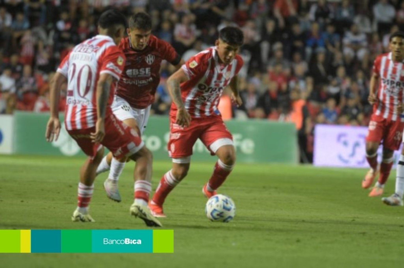 Unión vs. Central Córdoba. Foto: Manuel Fabatía.