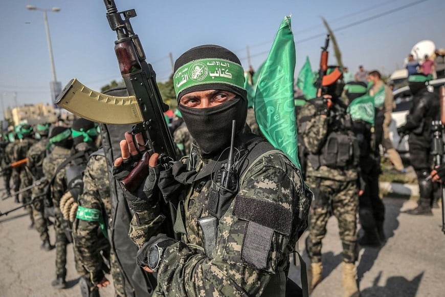 Combatientes de las Brigadas Ezzedin al-Qassam, el brazo militar de Hamás. Así como Israel quiere "descabezar" y borrar por competo al citado grupo yihadista, este ha declarado la muerte y el fin del Estado Judío. Gentileza