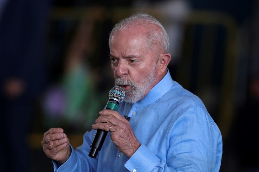 Brazil's President Luiz Inacio Lula da Silva speaks during the arrival of Brazilian citizens from Lebanon, in Guarulhos, Brazil, October 6, 2024. REUTERS/Carla Carniel