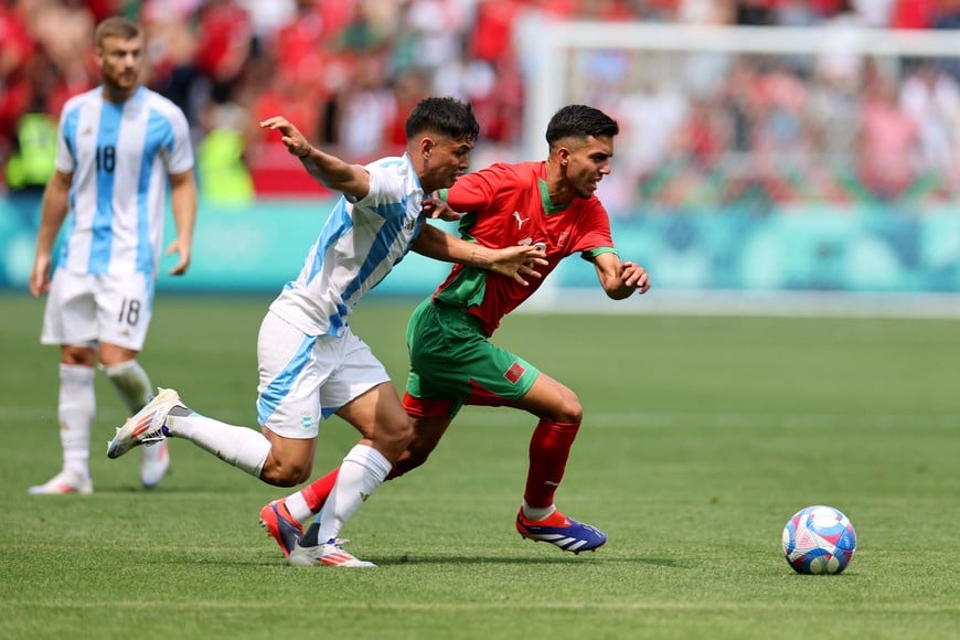 Paris 2024 Olympics - Football - Men's Group B - Argentina vs Morocco - Geoffroy-Guichard Stadium, Saint-Etienne, France - July 24, 2024.
Ilias Akhomach of Morocco in action with Julio Soler of Argentina REUTERS/Thaier Al-Sudani