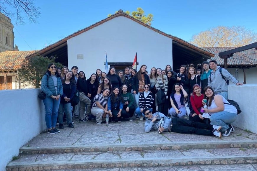 La propuesta incluye mentorías y talleres para fortalecer la formación académica.