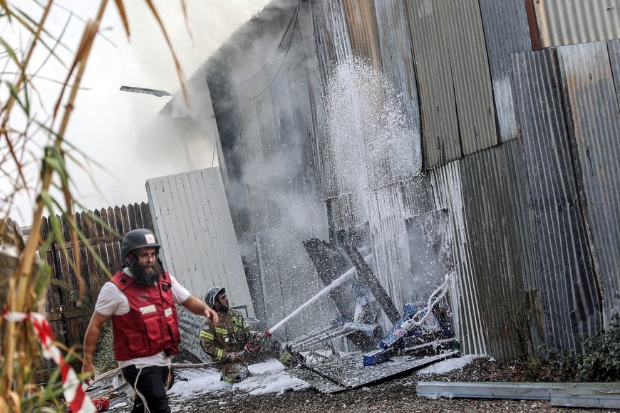 An Israeli firefighter works to put out a fire at the scene where a projectile landed, after Hamas' armed wing said it attacked Tel Aviv with a missile salvo, amid the ongoing Israel-Hamas conflict, in Kfar Chabad, Israel, October 7, 2024. REUTERS/Itai Ron
ISRAEL OUT. NO COMMERCIAL OR EDITORIAL SALES IN ISRAEL     TPX IMAGES OF THE DAY