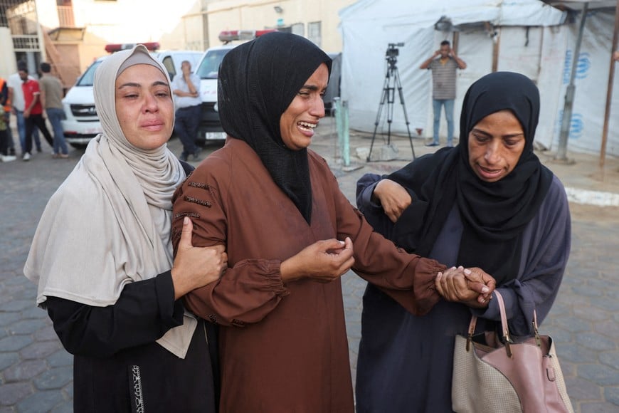 Mourners react near the bodies of Palestinians, who were killed in an Israeli strike, amid the Israel-Hamas conflict, at Al-Aqsa Martyrs Hospital in Deir Al-Balah in the central Gaza Strip, October 9, 2024. REUTERS/Ramadan Abed