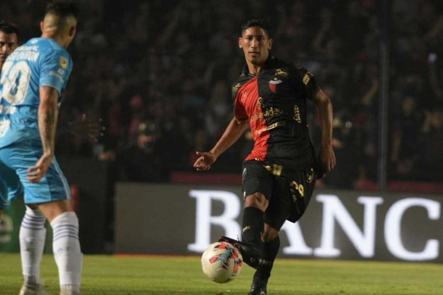 Colón, campeón y dorado. Así lucía la camiseta especial que vistió el equipo tras conseguir el título.